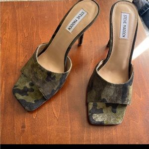 New Steve Madden Suede Camouflage mules